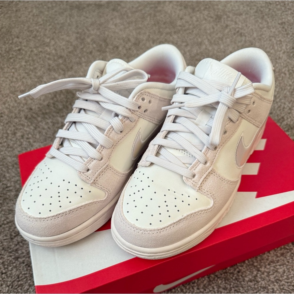 Nike. Low Dunks